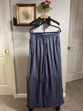 Time and Tru Navy and White Pinstripe Wide-Leg Pants